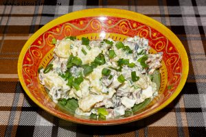 Салат со скумбрией