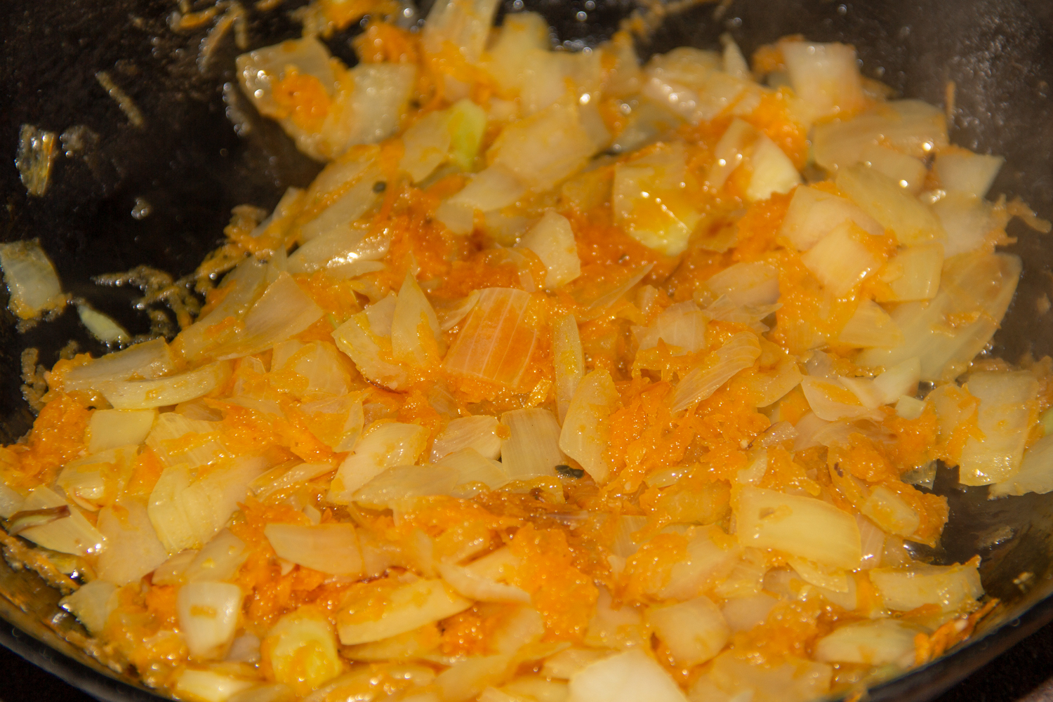 обжаренные овощи по рецепту Суп с тушенкой и вермишелью