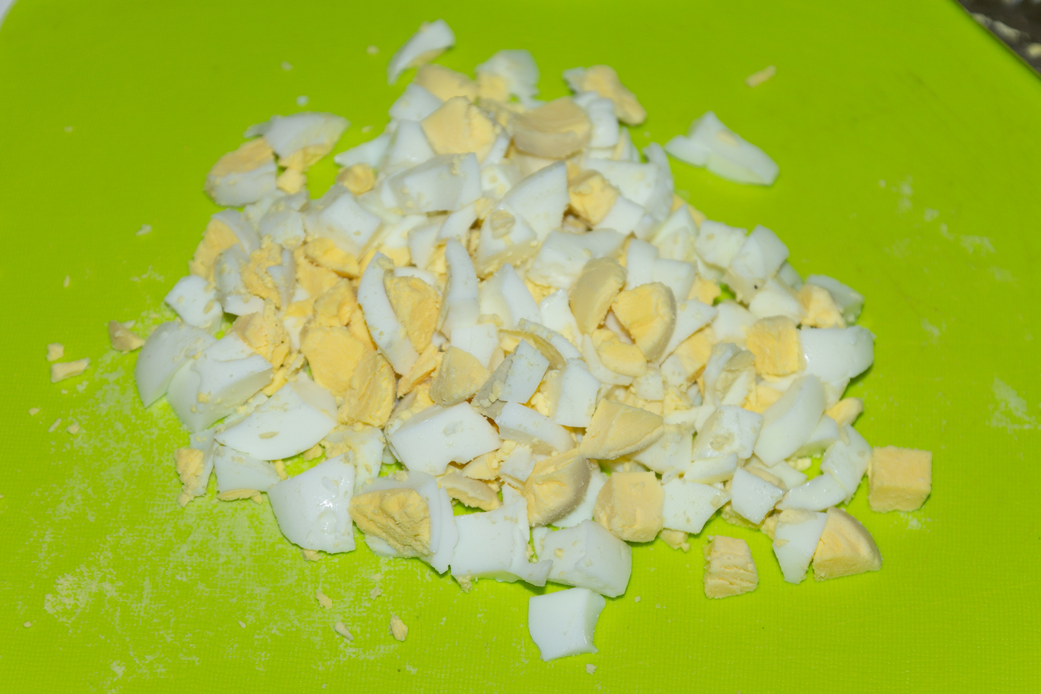нарезанные яйца по рецепту Салат из шашлыка 