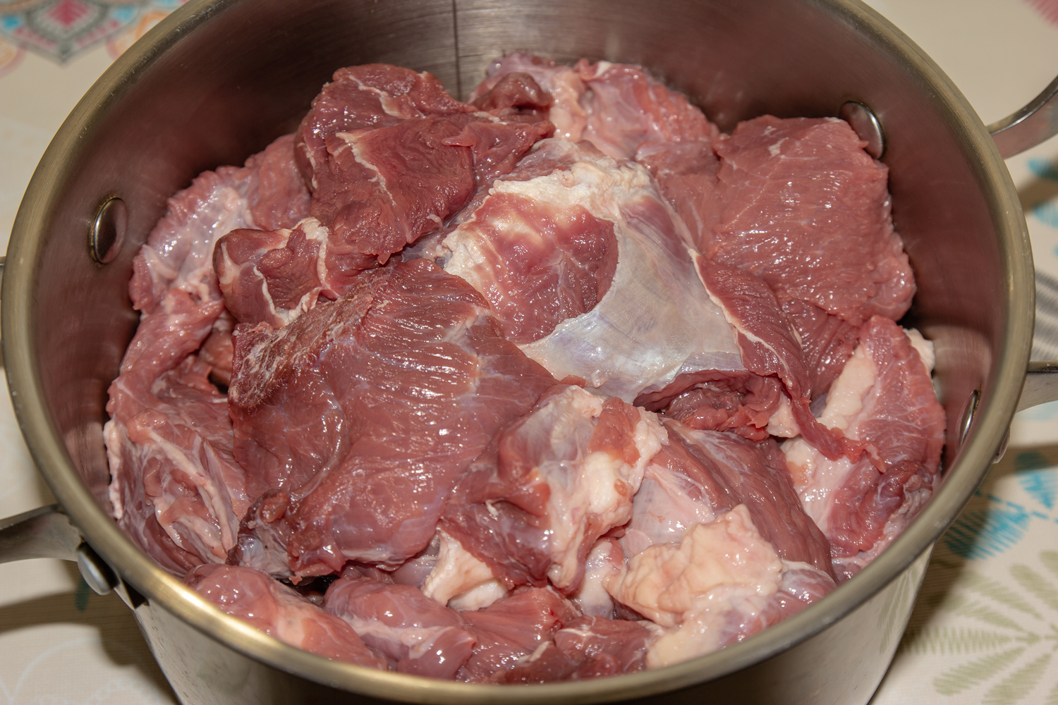 нарезанное мясо по рецепту Шашлык из говядины на кефире