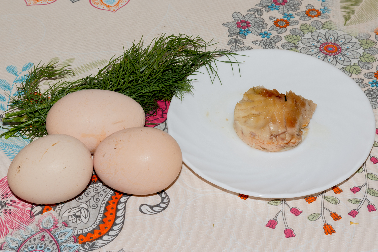 продукты для рецепта Салат из печени трески и яиц