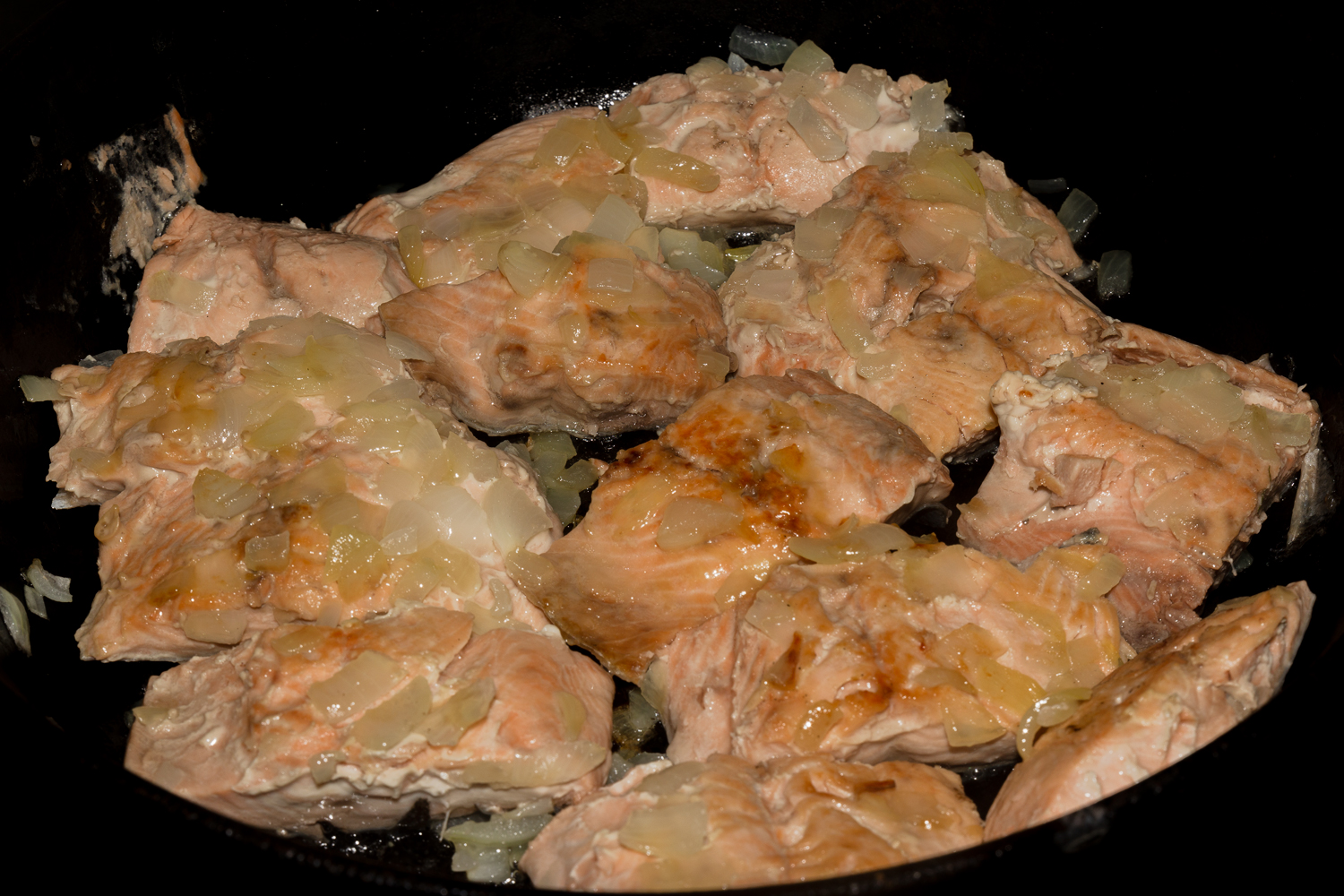 обжаренная рыба по рецепту Горбуша в сливках на сковороде