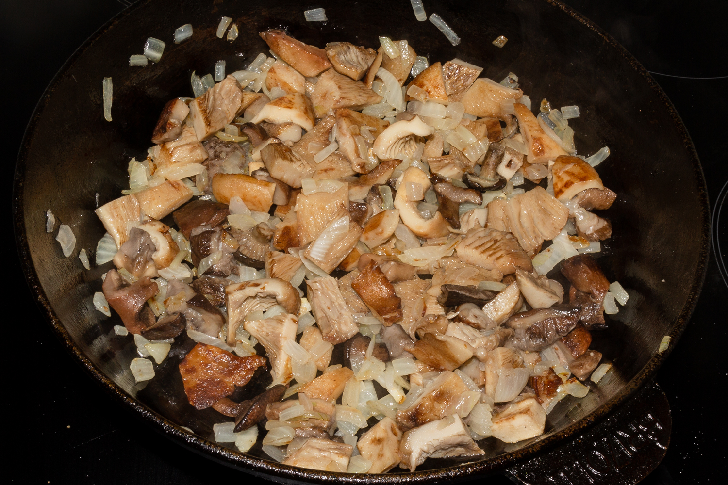 обжареные грибы по рецепту Картошка с грибами и луком