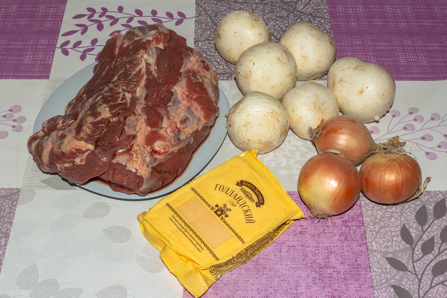 продукты для рецепта Мясо по-французски с грибами и сыром