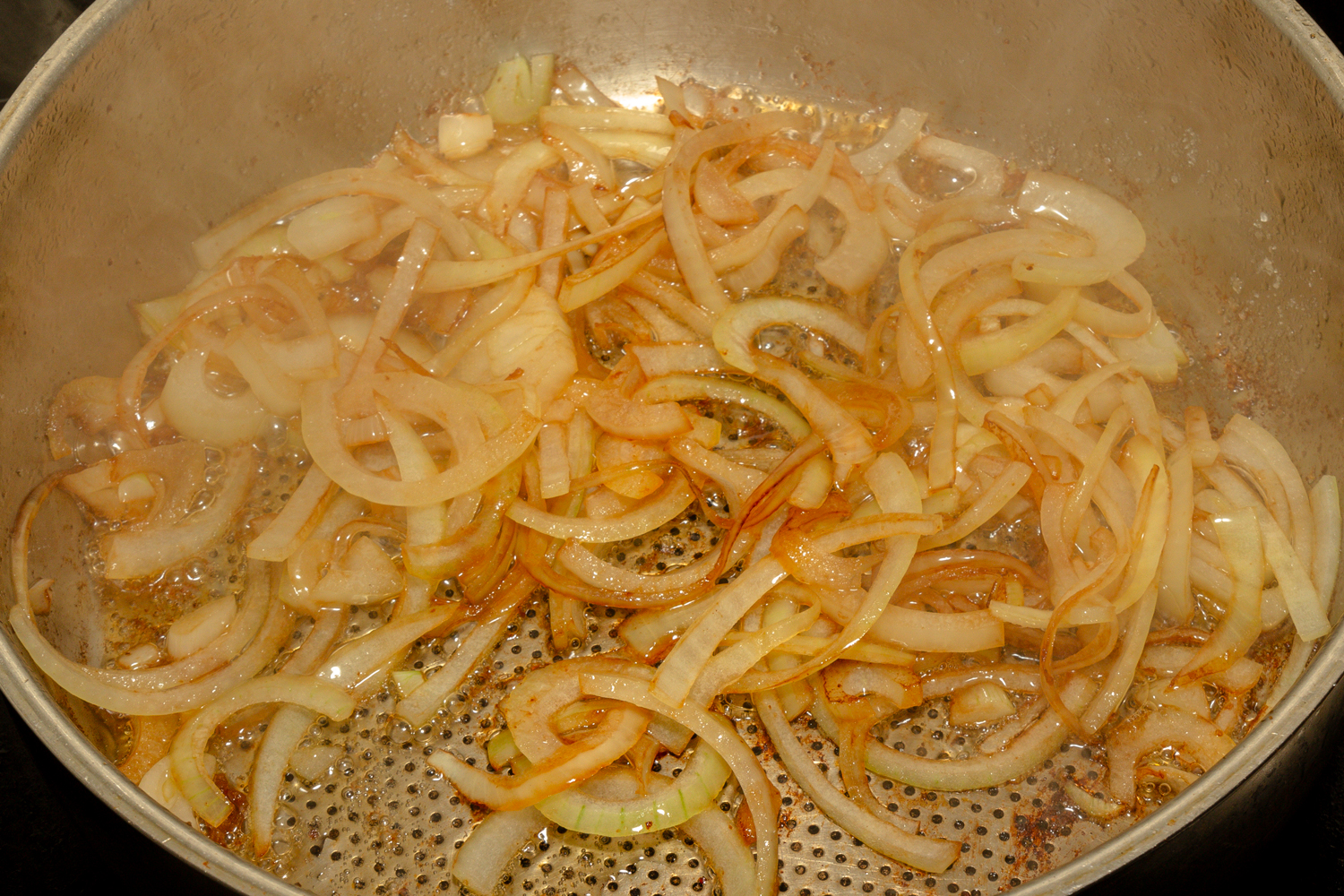 обжаренный лук по рецепту Цесарка с баклажанами и помидорами