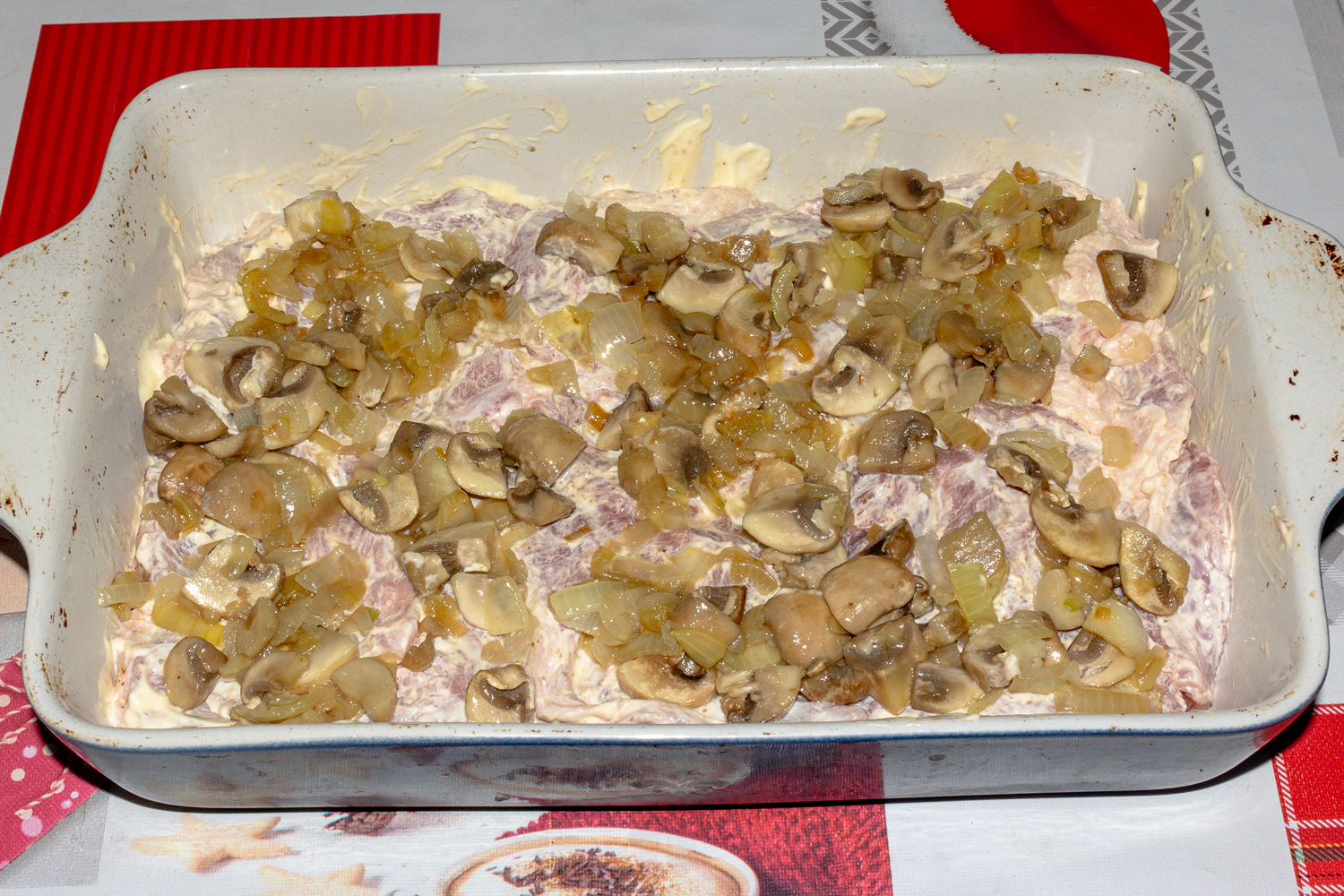 слой из грибов по рецепту Свинина с грибами по-купечески