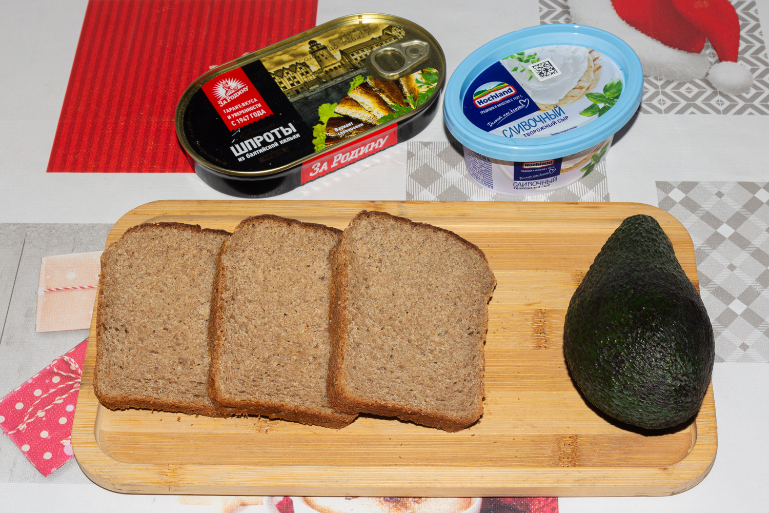 продукты для рецепта Бутерброды со шпротами, авокадо и творожным сыром