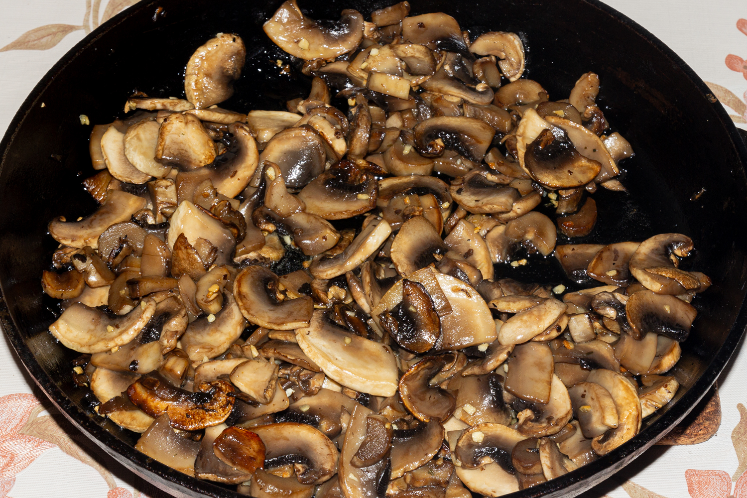 обжаренные грибы по рецепту Картофельный суп-пюре с грибами