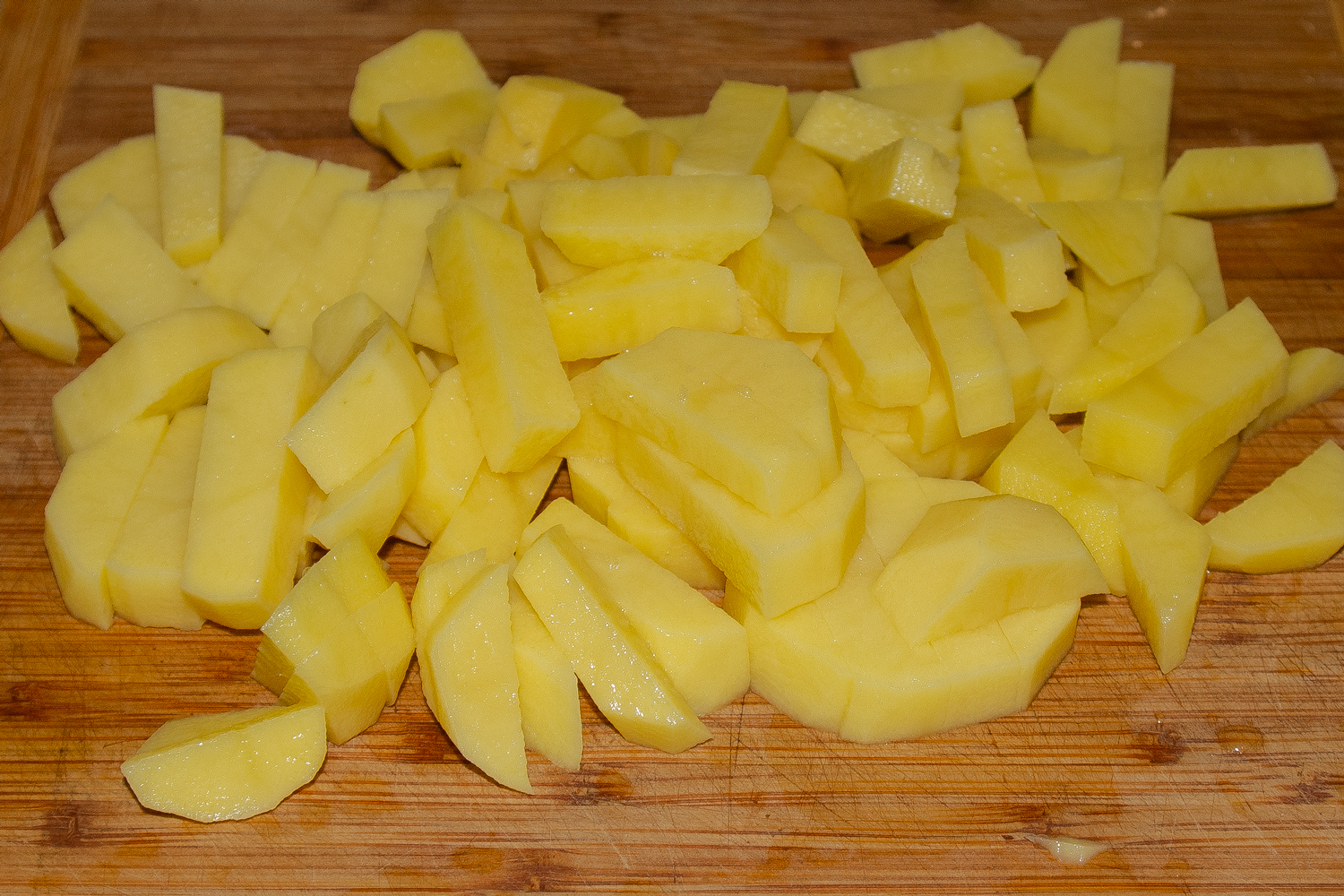 нарезанная картошка по рецепту Рассольник с курицей 