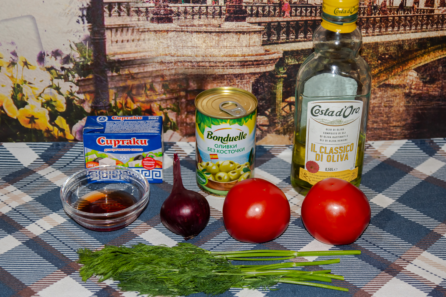 продукты для рецепта Салат из помидоров с овечьим сыром и маслинами 