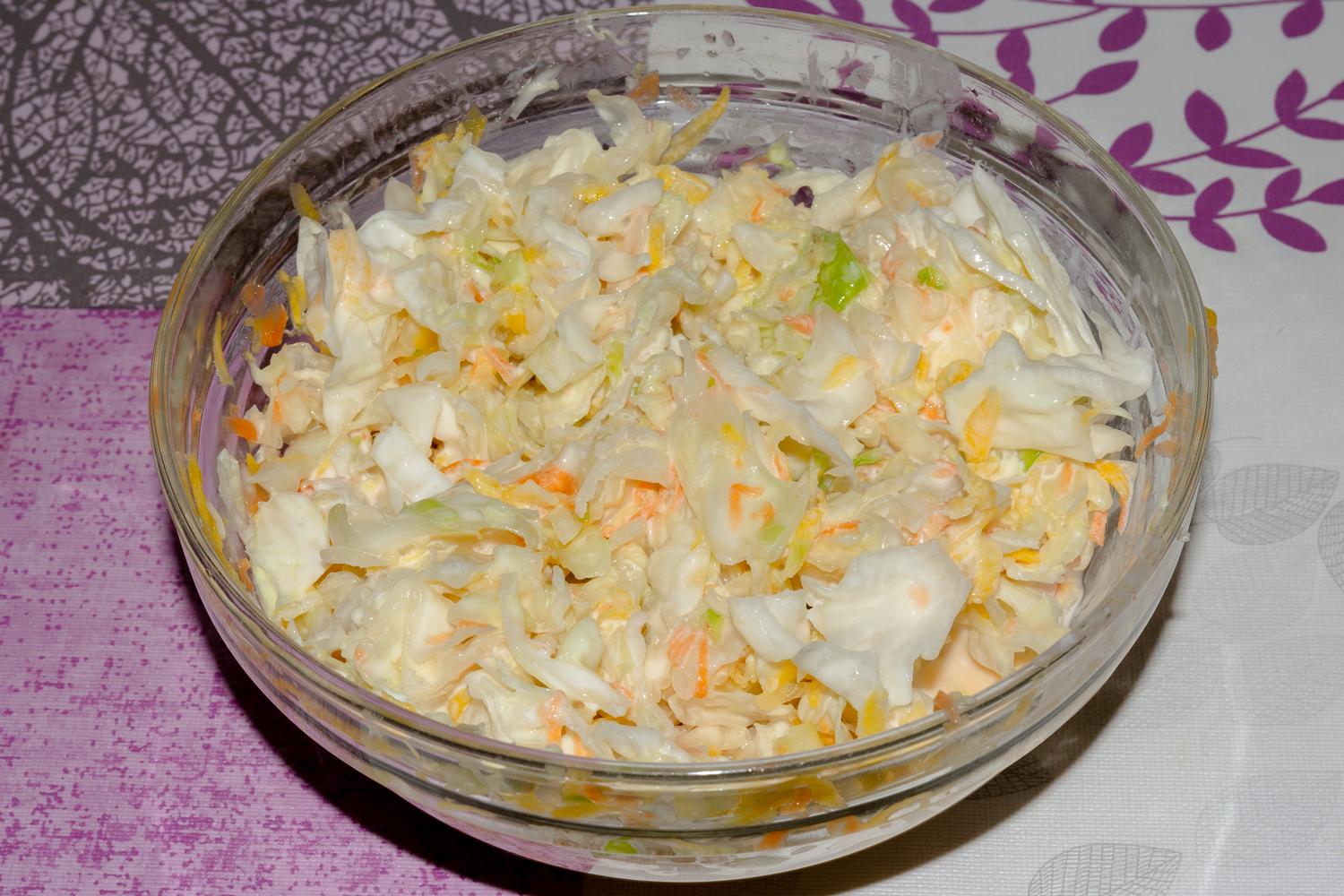готовый салат по рецепту Салат из белокочанной капусты со сметаной