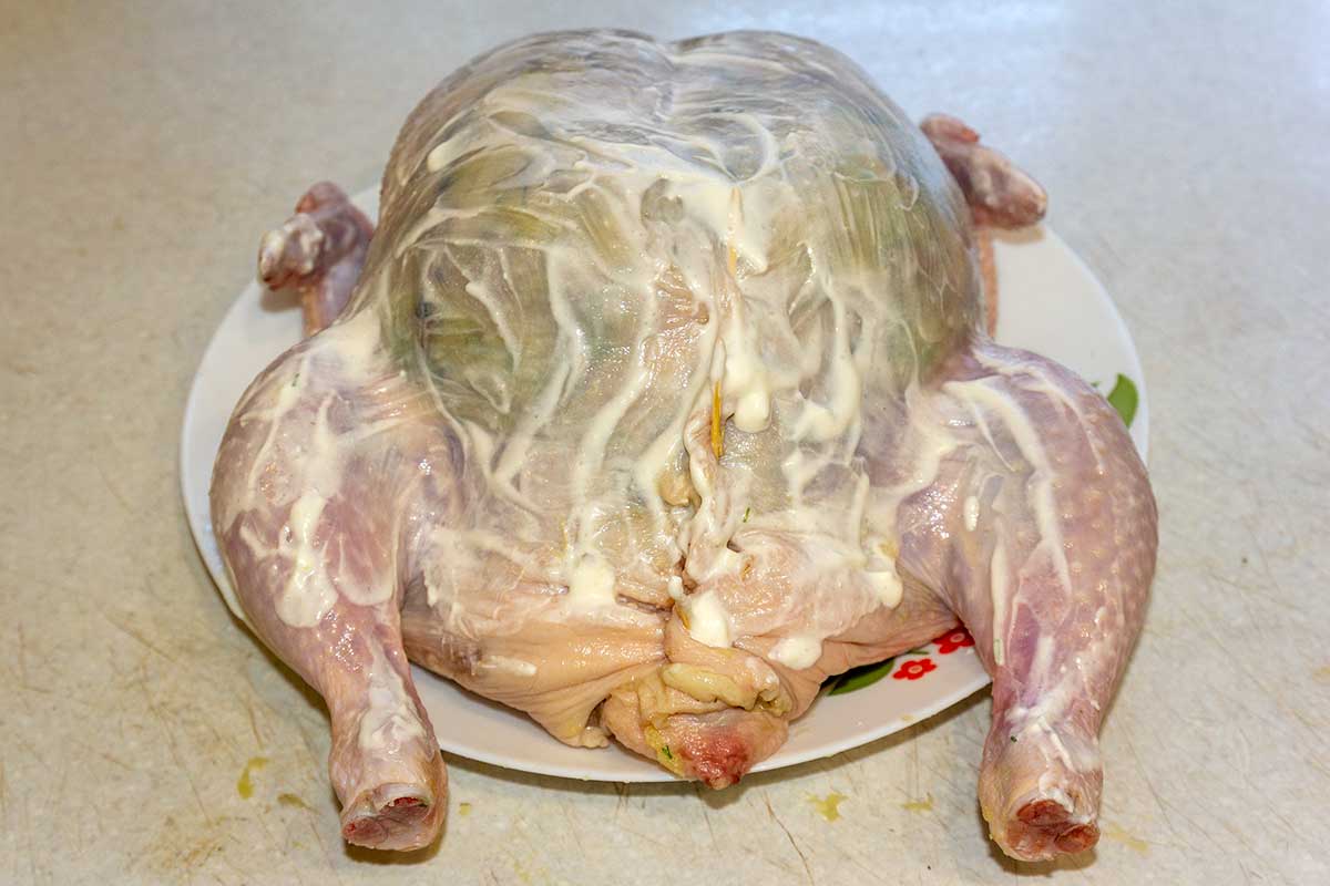 Подготовленная к запеканию курица