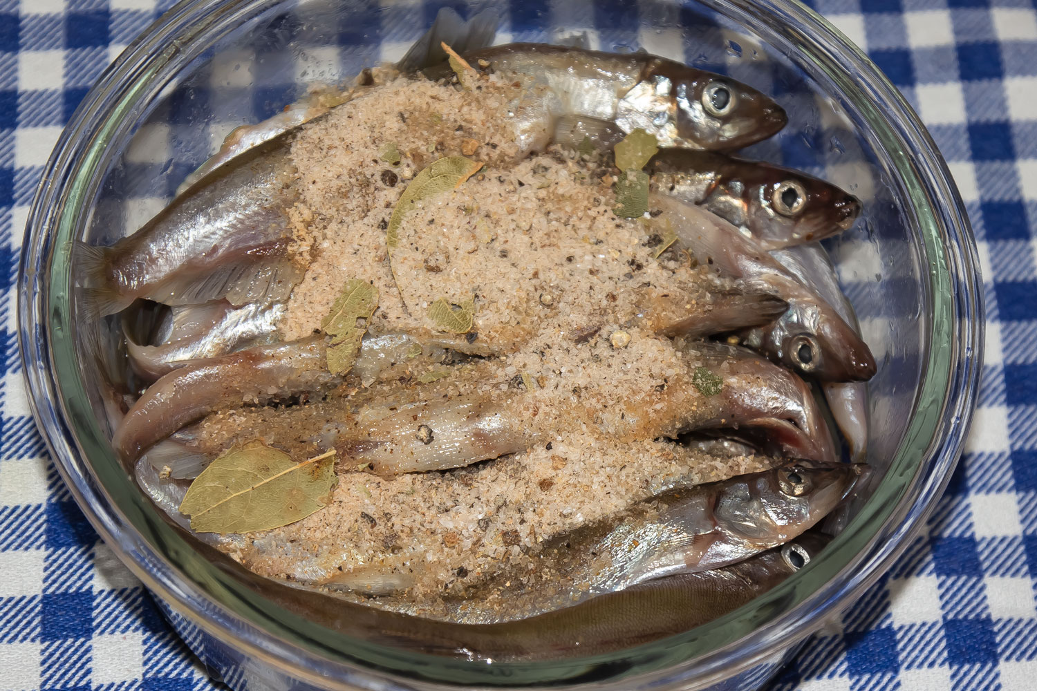 рыба со специями по рецепту Мойва пряного посола (сухой посол)