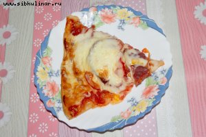 Пицца с ветчиной и помидорами
