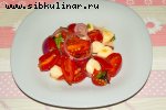 Салат из красного перца и моцареллы