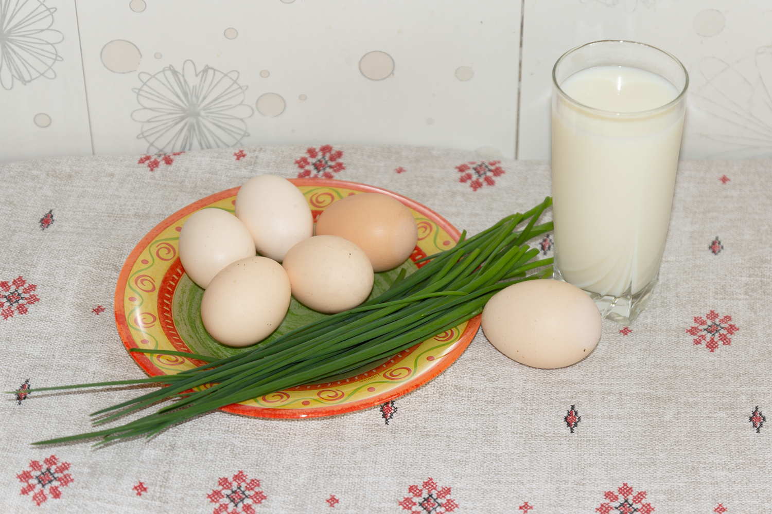 продукты для рецепта Дрожжевые пирожки с зеленым луком и яйцом 