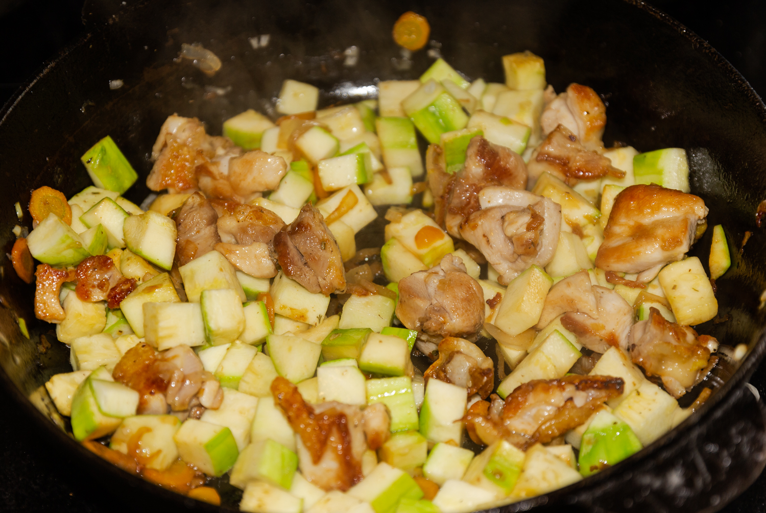 мясо обжаренное вместе с кабачком по рецепту Курица с кабачками на сковороде  