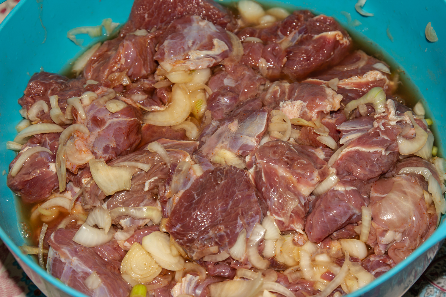 замаринованное мясо по рецепту Шашлык из говяжьей шеи с минеральной водой 