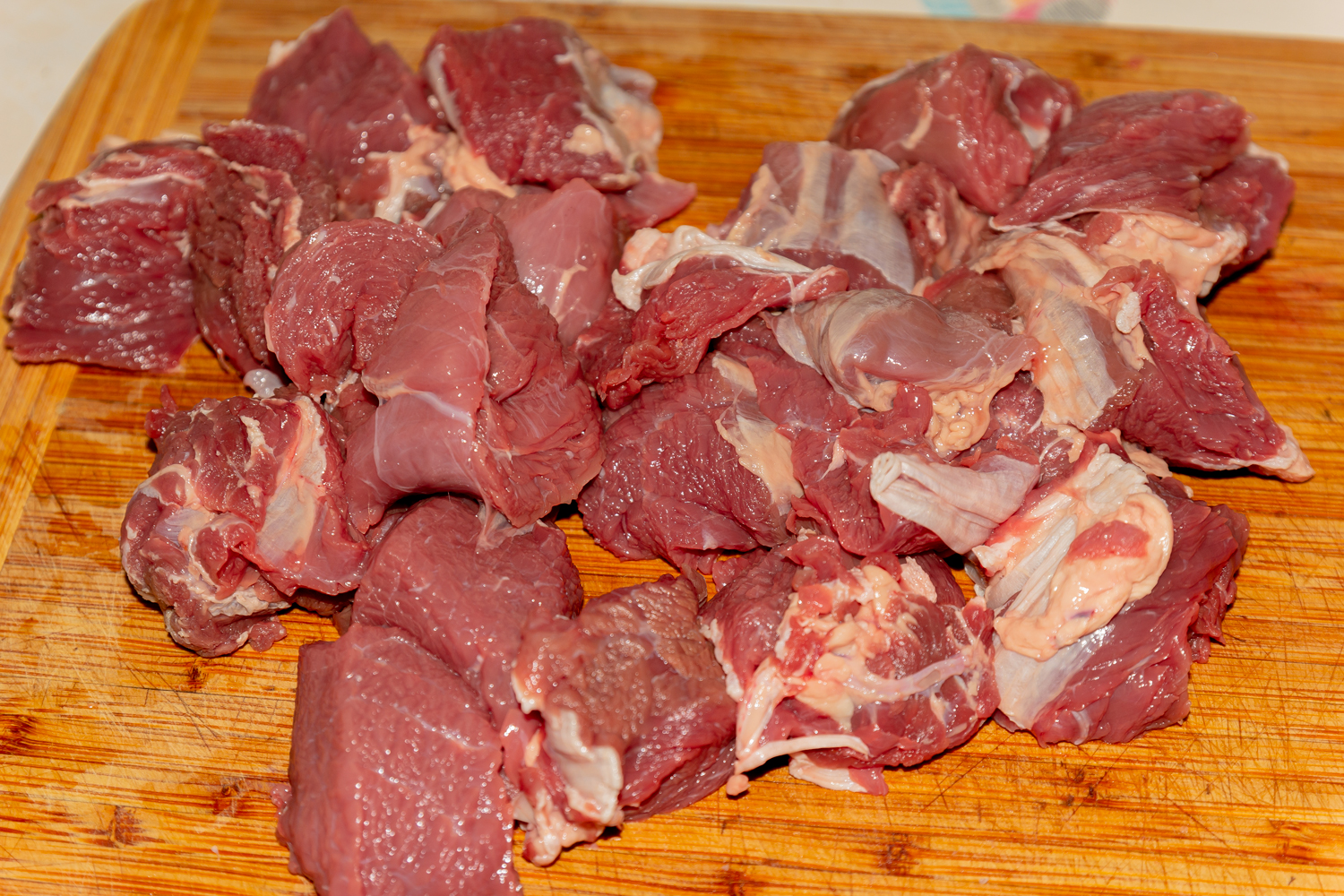 нарезанное мясо по рецепту Шашлык из говядины в маринаде с киви