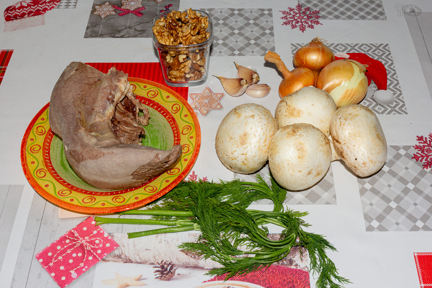 продукты для рецепта Салат Деликатес с отварным языком и грибами