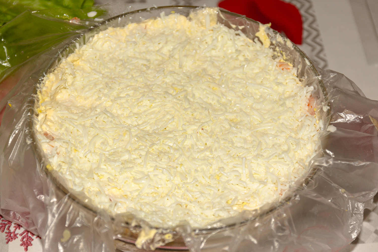 готовый салат по рецепту Торт-салат с семгой, икрой и креветками