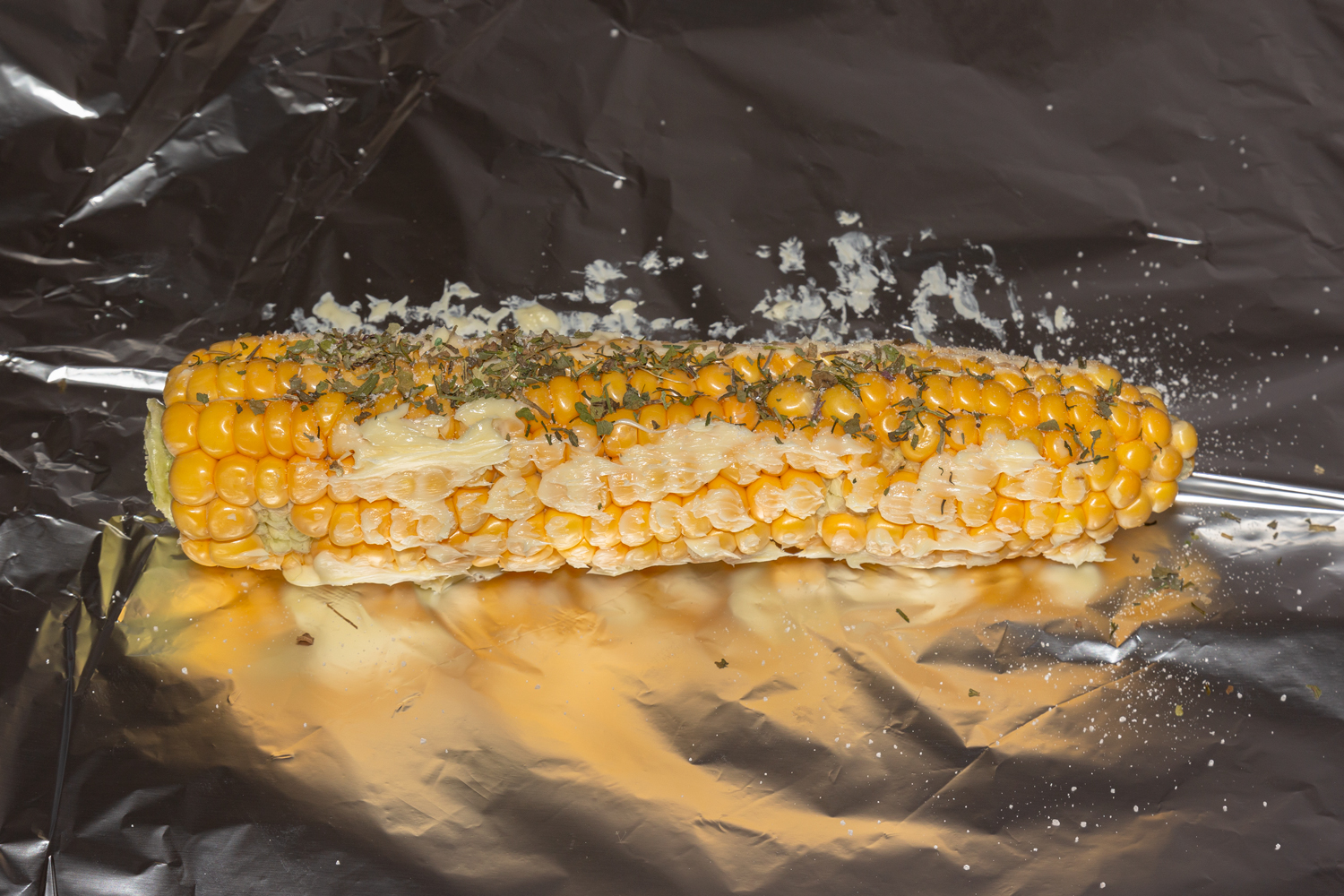 кукуруза посыпанная специями по рецепту Запеченная кукуруза в фольге с итальянскими травами