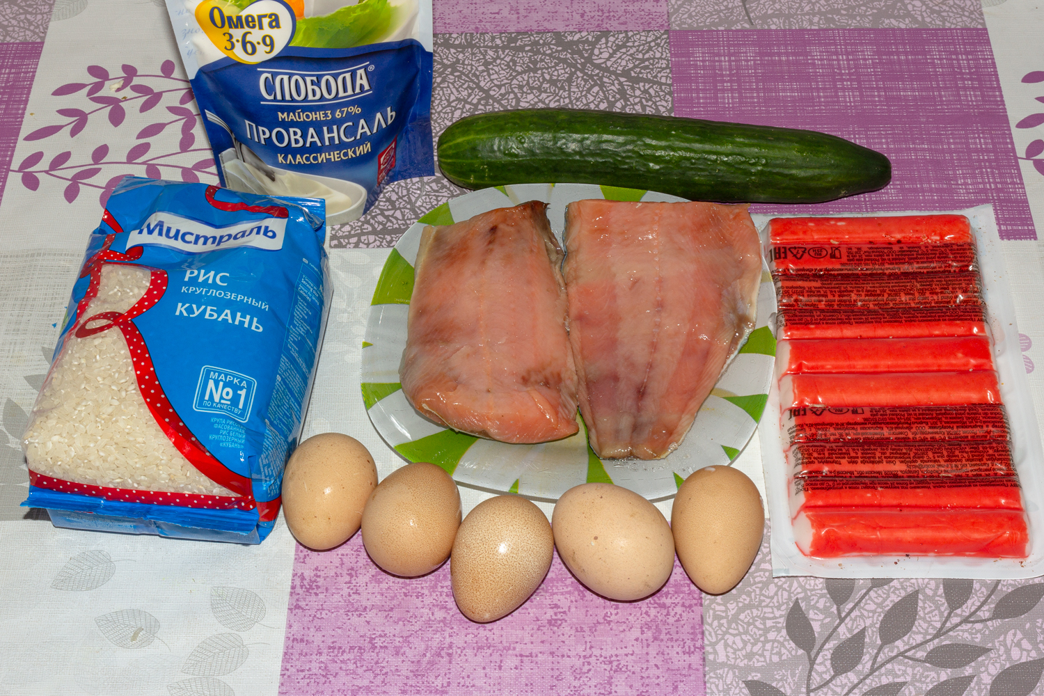 продукты для рецепта Крабовый салат с горбушей