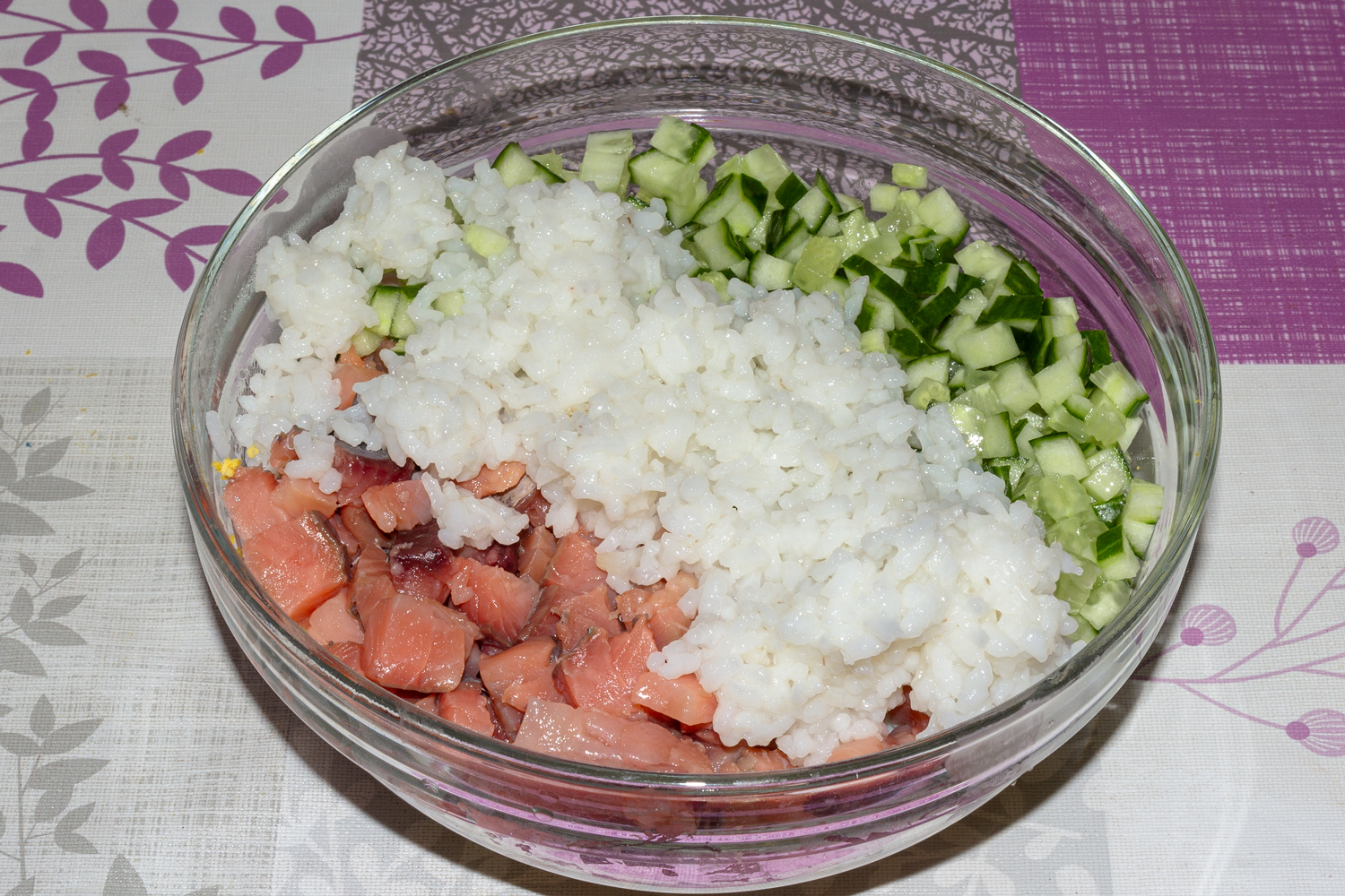 соединенные продукты по рецепту Крабовый салат с горбушей