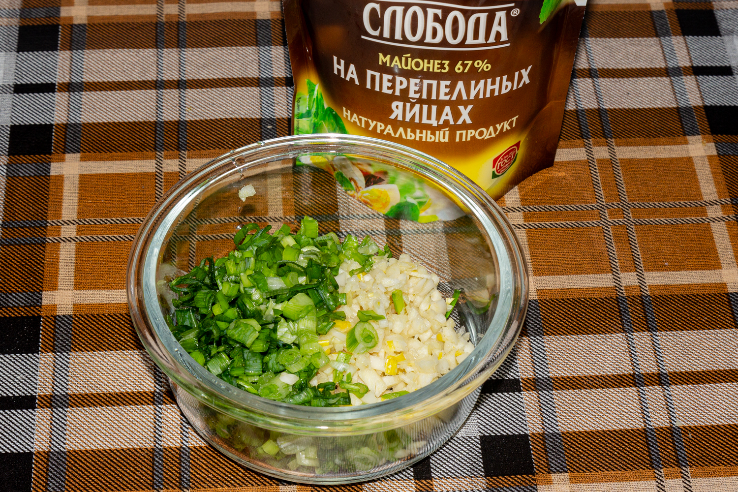 измельченная зелень по рецепту Чесночный соус