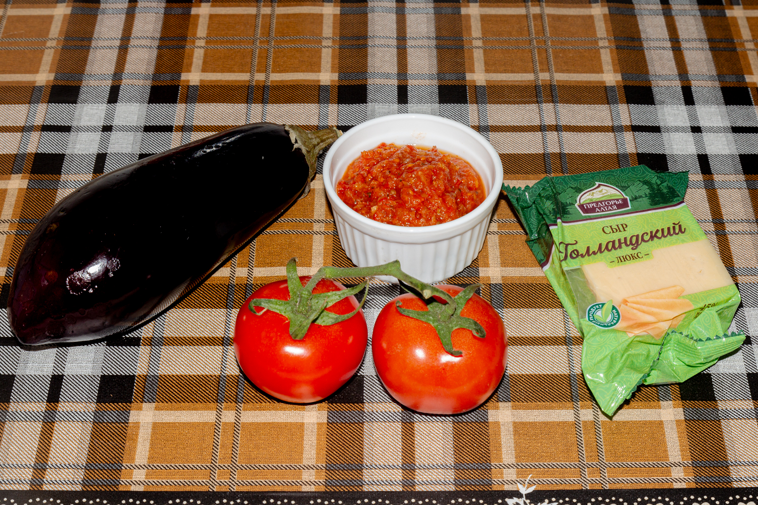 продукты для рецепта Бездрожжевая пицца с баклажанами и помидорами