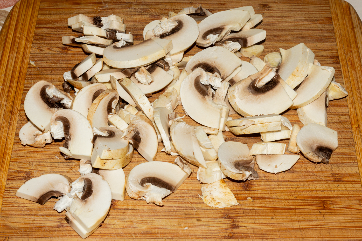 нарезанные грибы по рецепту Картофельный суп-пюре с грибами