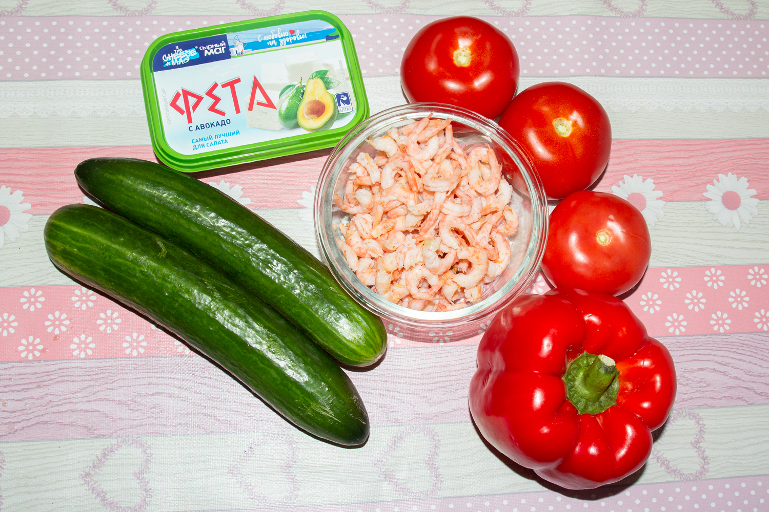 продукты для рецепта Овощной салат с креветками и сыром Фета