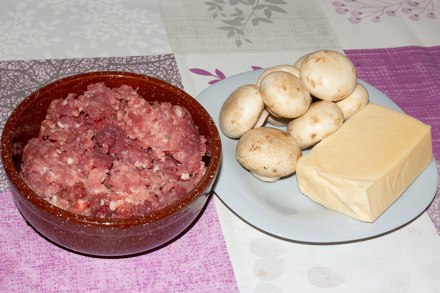 продукты для рецепта Ложные чебуреки из фарша с грибами и плавленым сыром