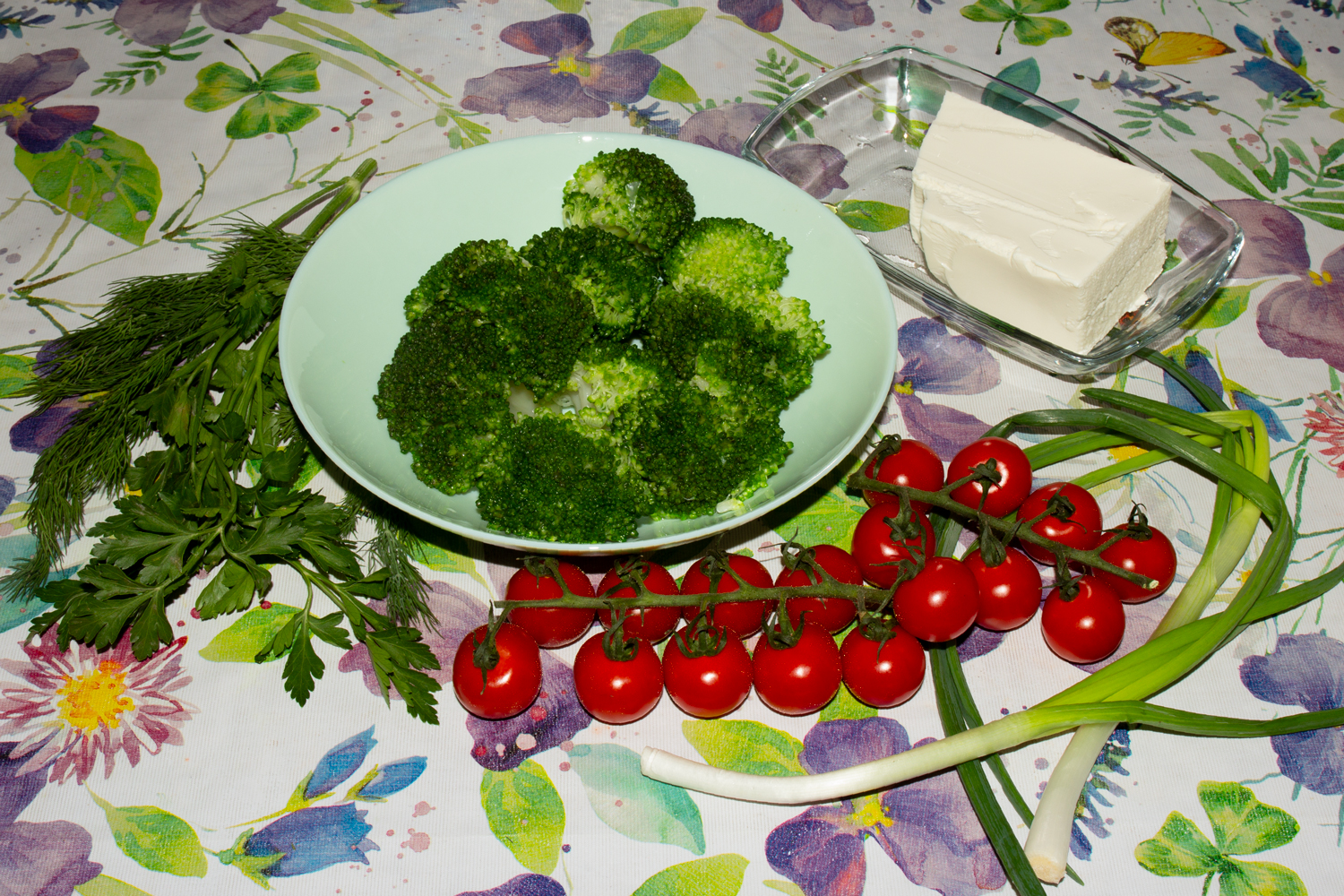 ингредиенты для рецепта Салат с брокколи и брынзой продукты для рецепта Салат с брокколи и брынзой