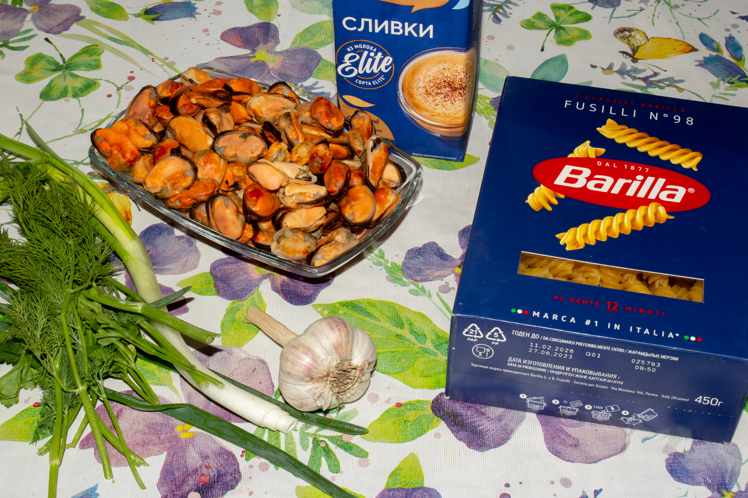 ингредиенты для рецепта Паста с мидиями в сливочном соусе продукты для рецепта Паста с мидиями в сливочном соусе