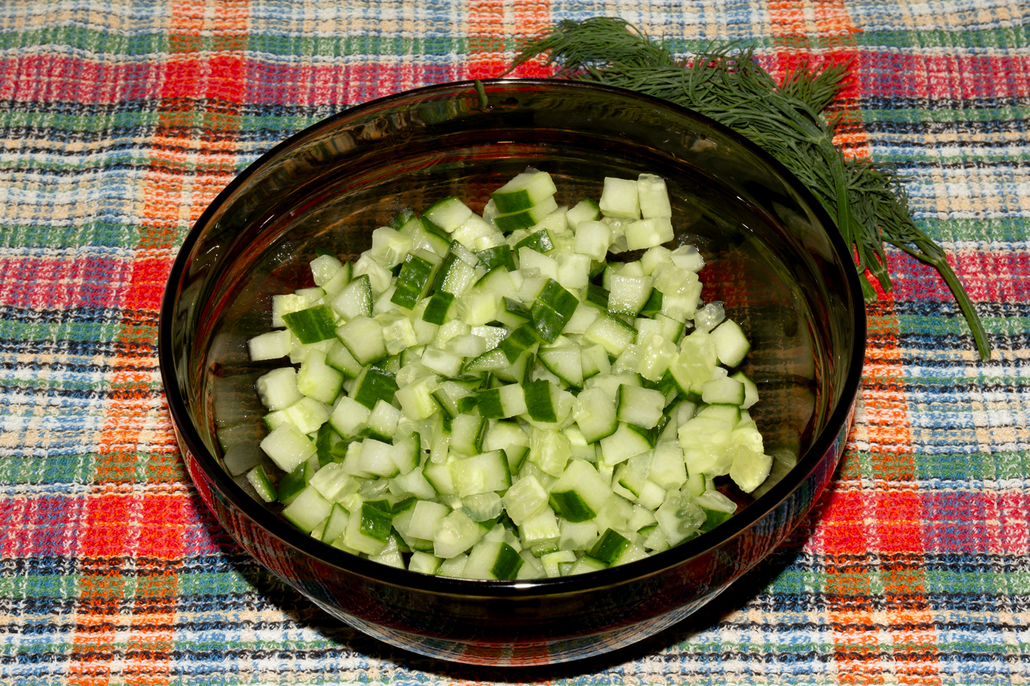 огурец нарежьте по рецепту Салат с шампиньонами и кукурузой нарезанный огурец по рецепту Салат с шампиньонами и кукурузой