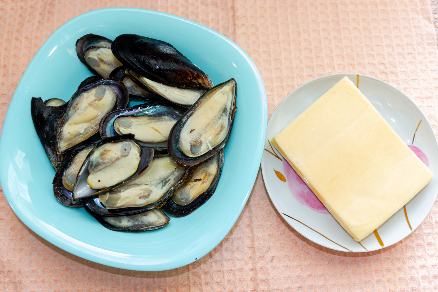 ингредиенты для рецепта Мидии запеченные с сыром продукты для рецепта Мидии запеченные с сыром