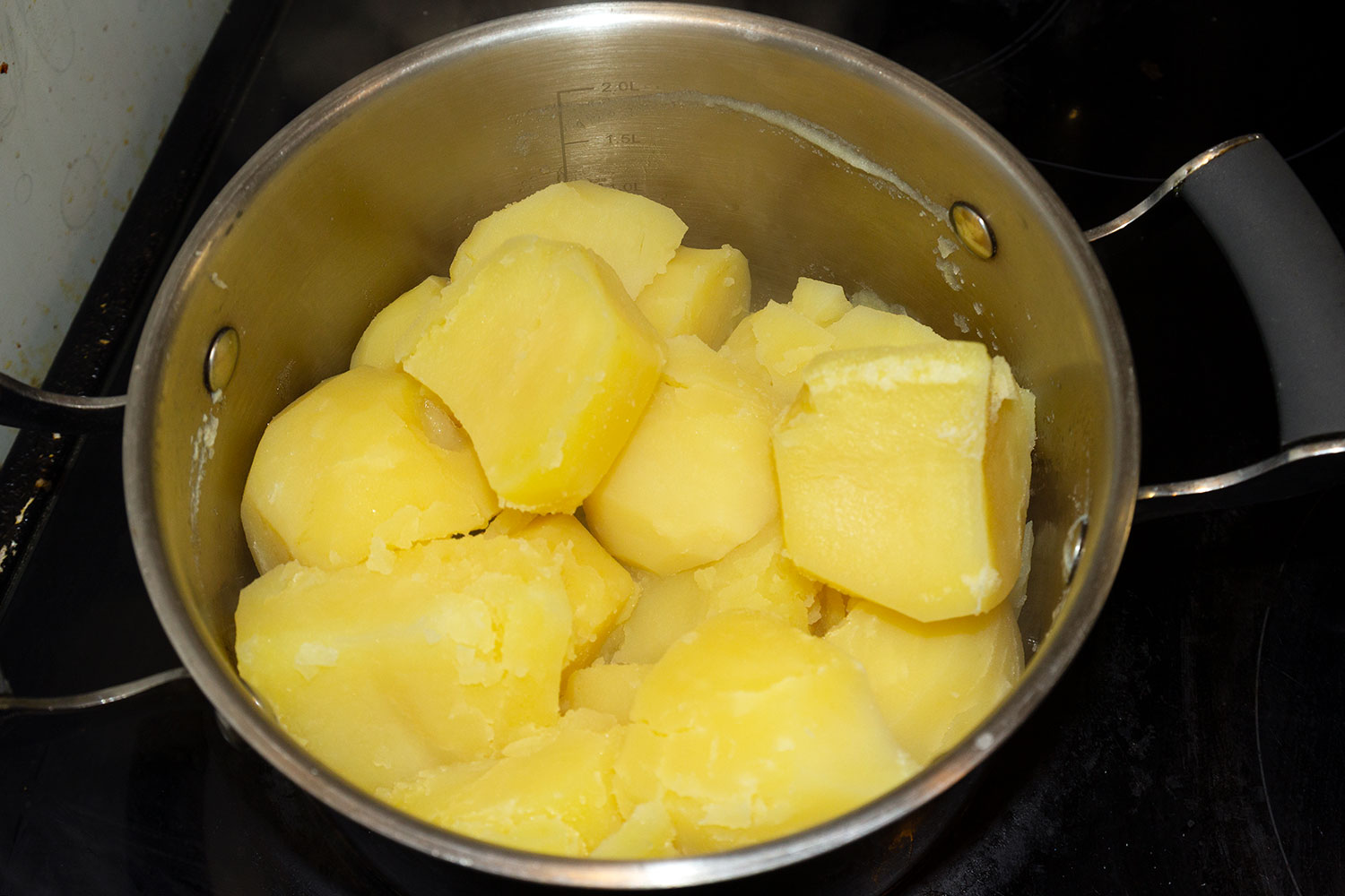 Отварной картофель для картофельного пюре