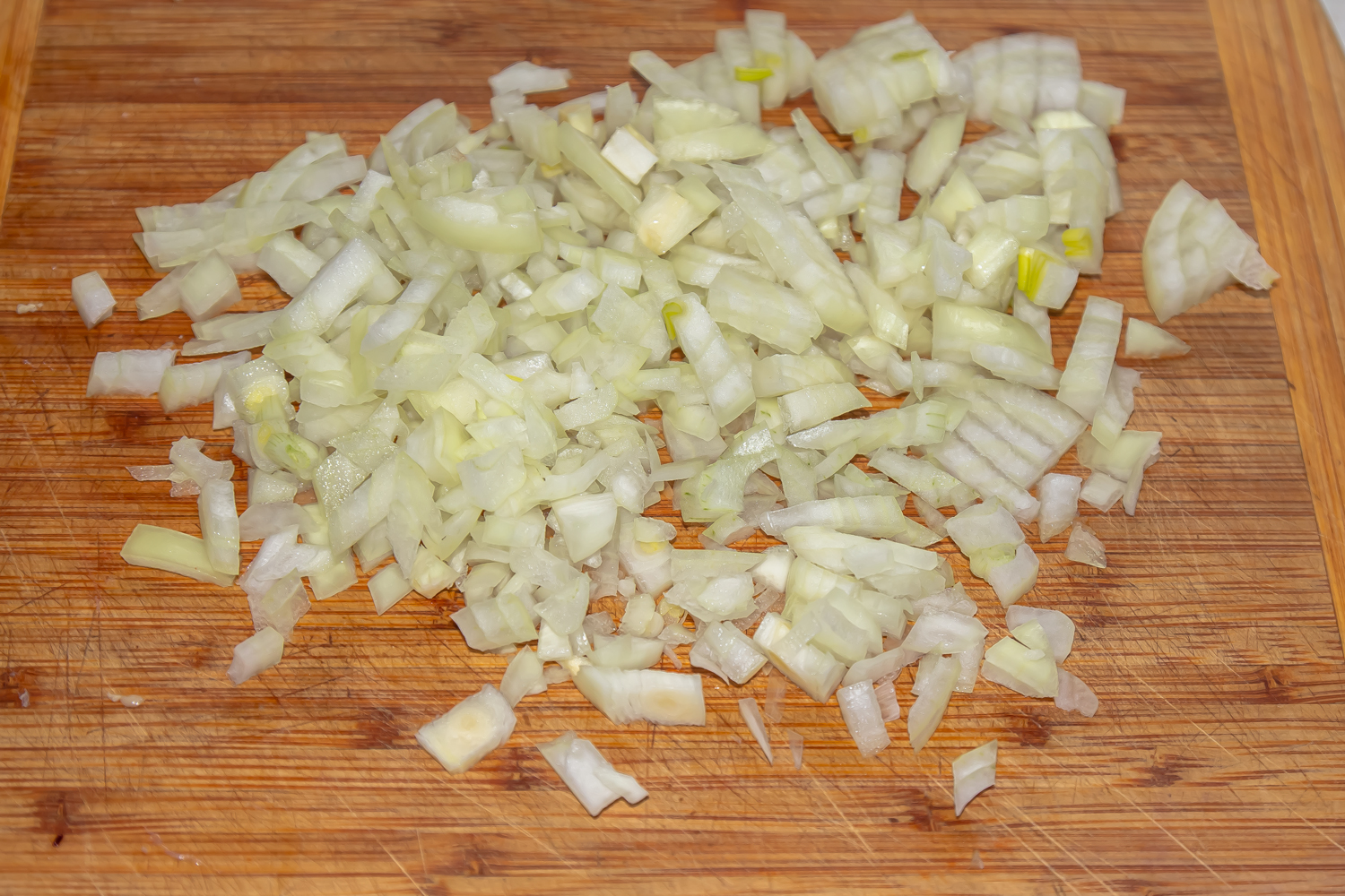 нарезанный лук по рецепту Чахохбили (4) 