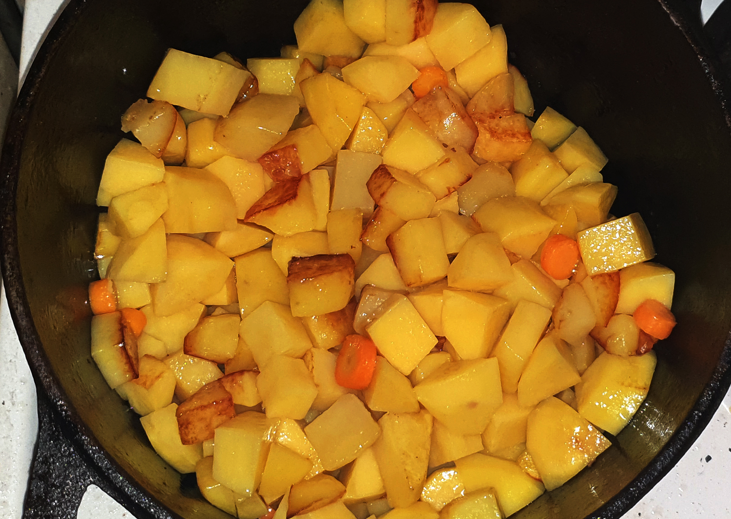 обжаренный картофель с морковью по рецепту