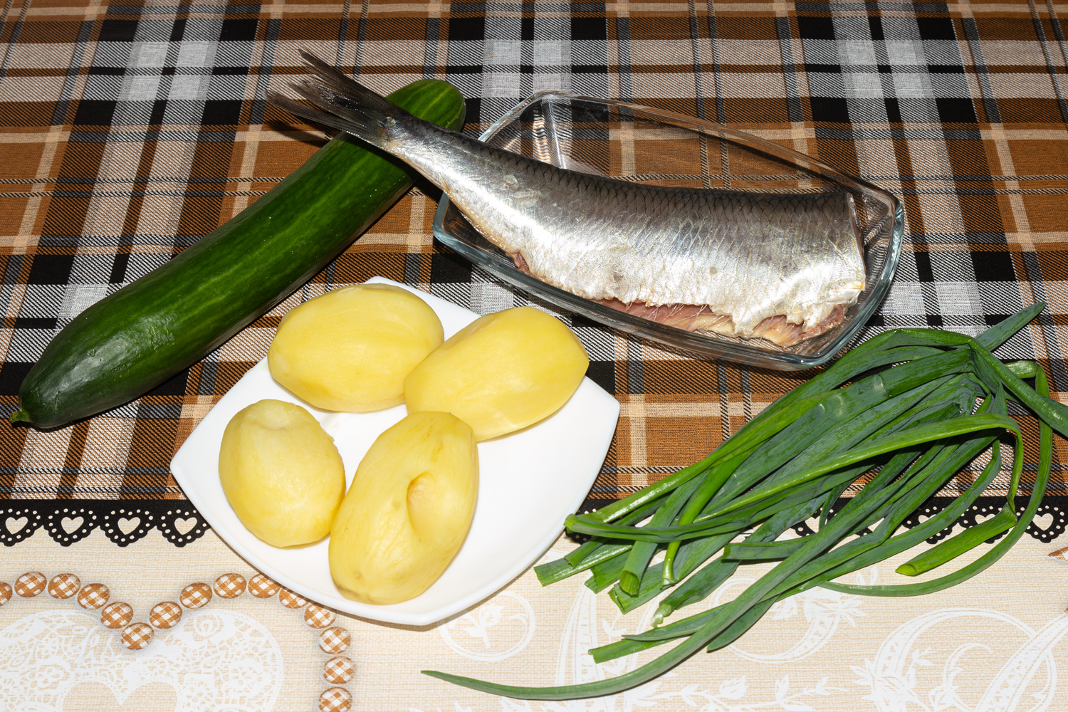 продукты для рецепта Картофельный салат с сельдью иваси