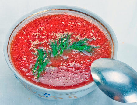 Томатный суп с фетой и мясом краба