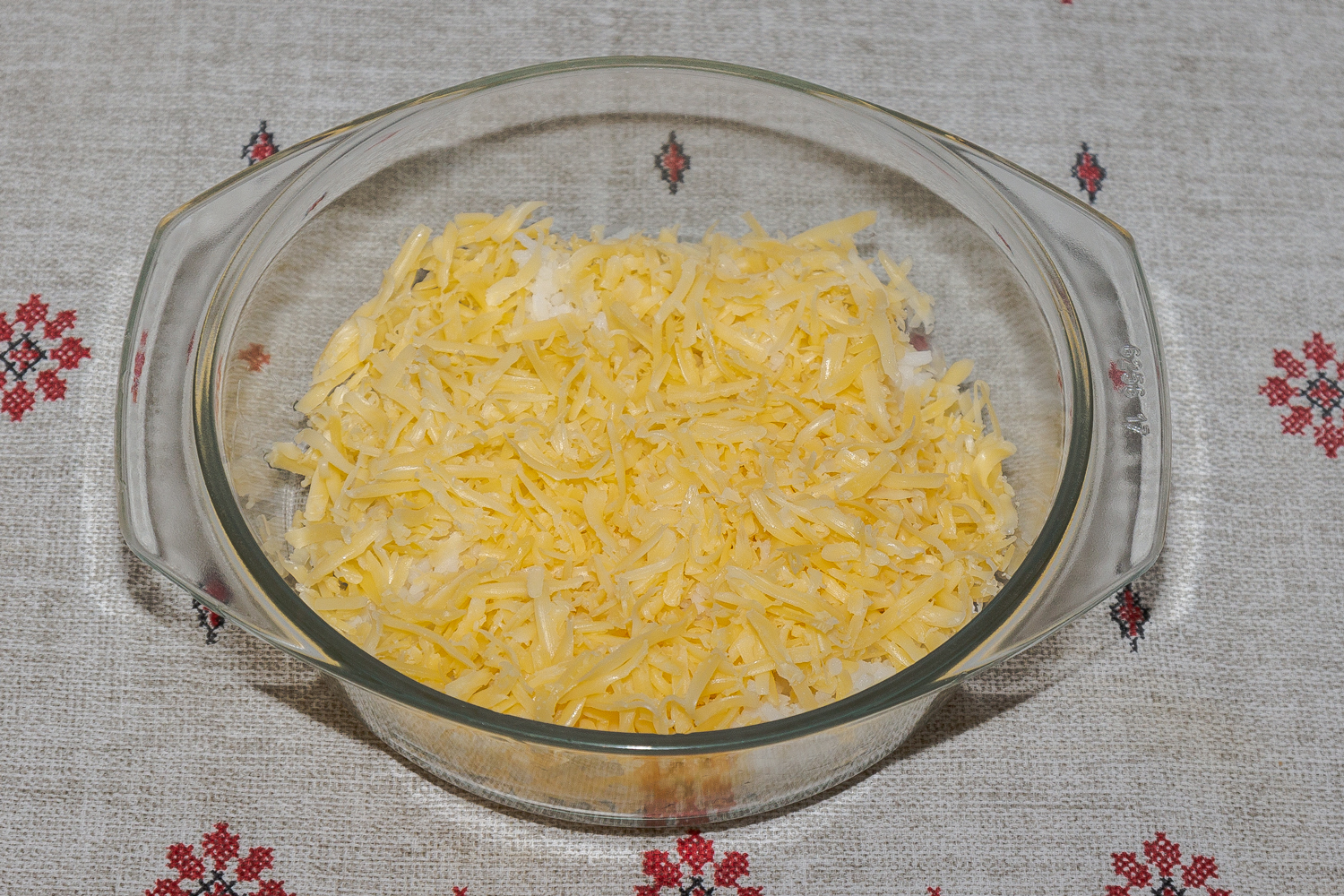 натертый сыр для рецепта Салат с рисом и курицей 