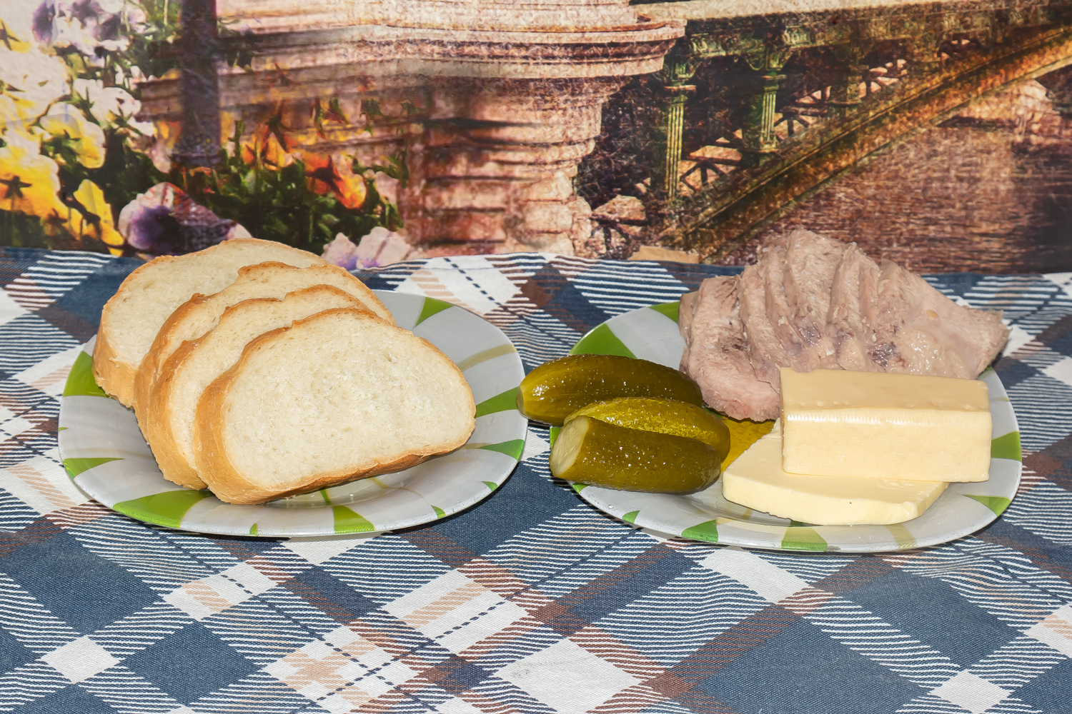 продукты для рецепта Бутерброды с сыром и говяжьим языком